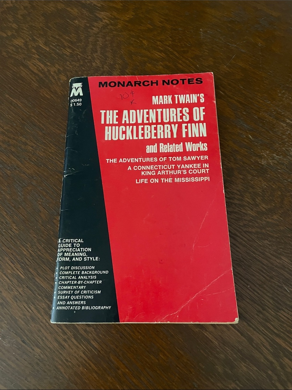 Mark Twain's The Adventures of Huckleberry Finn - Red & Black Monarch Notes